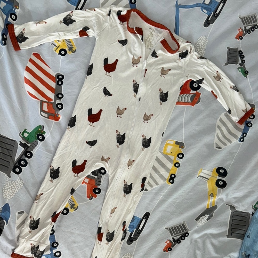 KYTE baby 2T unisex chicken  print footless zipper onesie pajama